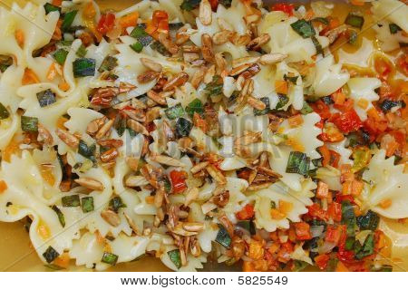 Farfalle Pasta-Salat mit Sesam