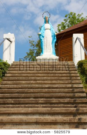 Jomfru Maria statue