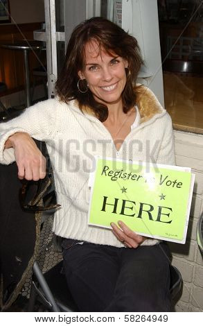 Alexandra Paul onsite signing people up for Voter Registration, where she is every Wednesday night. Stan's Doughnuts, Westwood, CA. 04-11-07