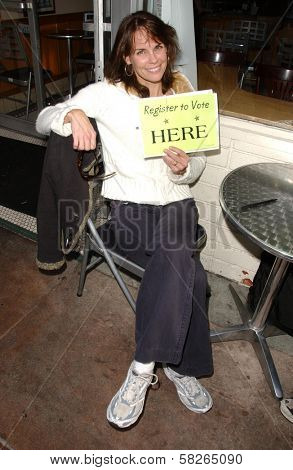 Alexandra Paul onsite signing people up for Voter Registration, where she is every Wednesday night. Stan's Doughnuts, Westwood, CA. 04-11-07