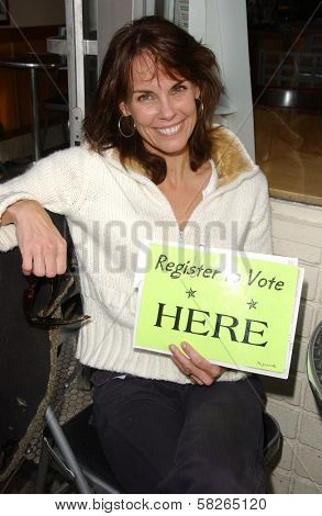 Alexandra Paul onsite signing people up for Voter Registration, where she is every Wednesday night. Stan's Doughnuts, Westwood, CA. 04-11-07