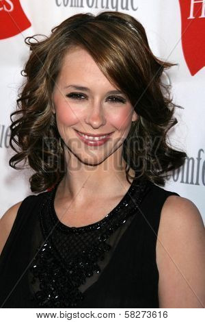 Jennifer Love Hewitt at the grand opening fot the Hanes Comfortique 