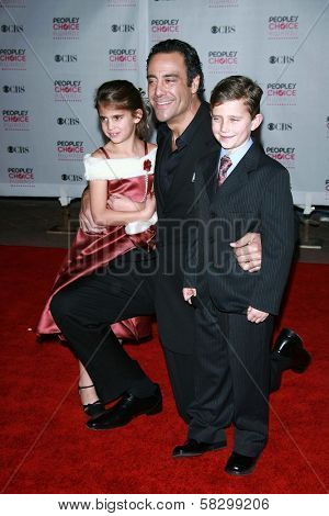 Brad Garrett and kids arriving at The 33rd Annual People's Choice Awards. Shrine Auditorium, Los Angeles, CA. 01-09-07
