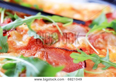 Skiver af Proscuitto på Pizza
