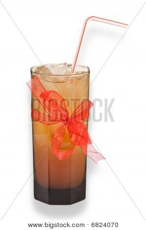 Cocktail In un bicchiere, legato con nastro.