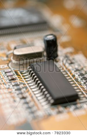 Dator kretskort med Micro-Chip och kondensator