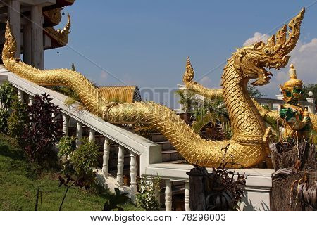 naga statue