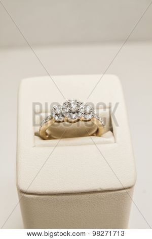 wedding ring with diamond