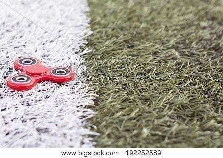 the popular red spinner gadget in 2017 line of the soccer (football) artificial field