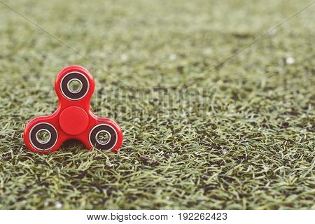 the popular red spinner gadget in 2017 of the soccer (football) artificial field