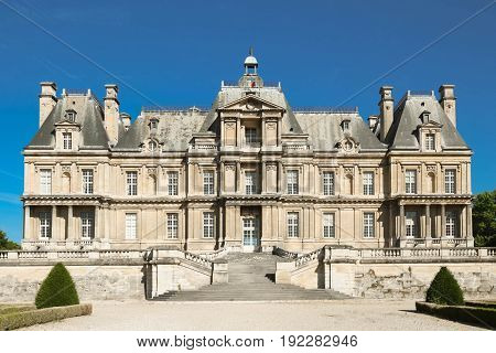 The Maisons-Laffitte castle is a prime example of French baroque architecture and a reference point in the history of French architecture.