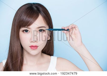 beauty woman woman take eyeliner on the blue background