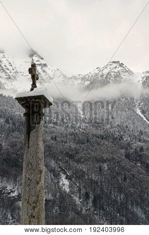 cross over a coloumn in baceno during winter