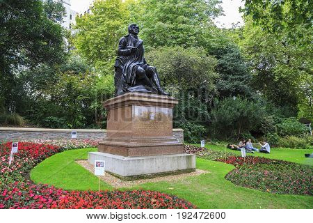 LONDON, GREAT BRITAIN - SEPTEMBER 7, 2014: This is the monument of Robert Burns in Victoria Embankment Gardens.