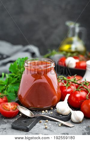 Tomato paste and fresh tomatoes tomatos puree