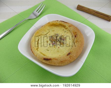 Spelled cheese cake with sweet sugar flowers