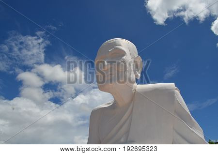 thai buddha statueluang phoo tuad wat changhai temple