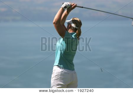 Lady Golf Swing přes Ženevské jezero