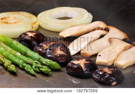 Japanese style Mix mushroom and other vegetable teppanyaki