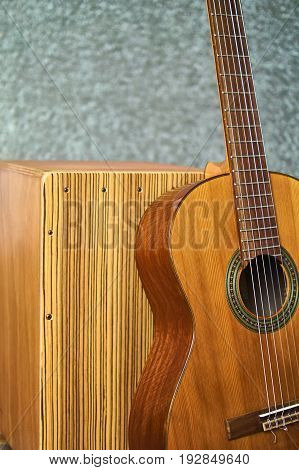 A Cajon and a guitar, the perfect duo
