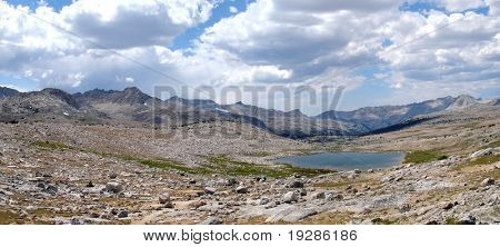 Paisagem de montanha - Piute passagem nas montanhas de Sierra Nevada de Califórnia