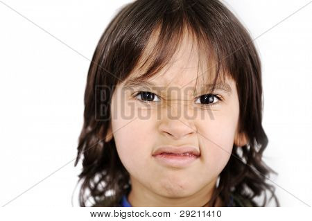 Colère garçon au visage de dégoût