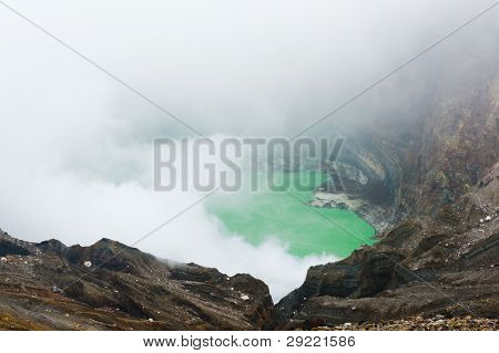 Kouřící kráter Mount Naka - Mount Aso, Japonsko