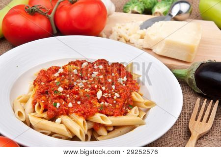 Макароны с томатным соусом