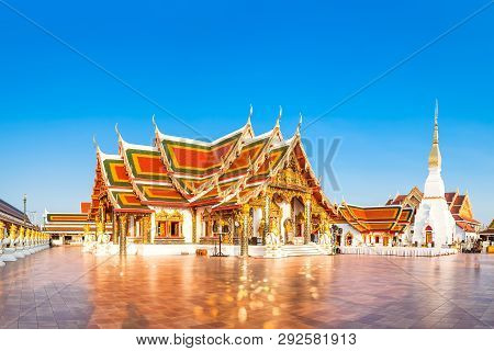 Sakon Nakhon, Thailand-april 16, 2018 : Wat Pratat Choeng Chum.  The Landmark Of Sakon Nakhon Provin