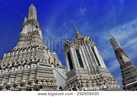 Wat Arun Ratchawararam, A Buddhist Temple In Bangkok, Thailand