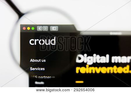Los Angeles, California, Usa - 29 March 2019: Illustrative Editorial Of Croud Inc Website Homepage. 