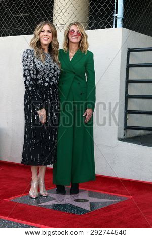 LOS ANGELES - MAR 29:  Rita Wilson, Julia Roberts at the Rita Wilson Star Ceremony on the Hollywood Walk of Fame on March 29, 2019 in Los Angeles, CA