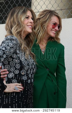 LOS ANGELES - MAR 29:  Rita Wilson, Julia Roberts at the Rita Wilson Star Ceremony on the Hollywood Walk of Fame on March 29, 2019 in Los Angeles, CA