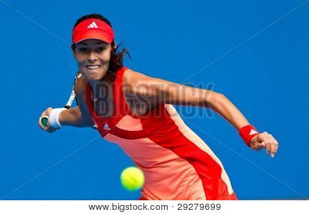 MELBOURNE - 21. ledna: Ana Ivanovic Srbska v jejím třetím kole vyhrát nad Vania Kingová z USA na 