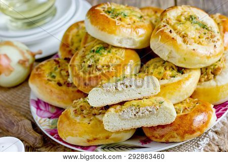Homemade Dinner Buns Stuffed With Minced Meat And Cheese. Round Meat Patties From Yeast Dough For Sn