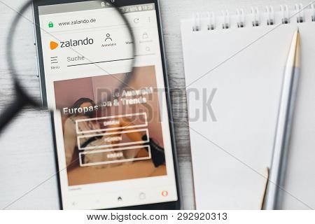 Los Angeles, California, Usa - 3 April 2019: Zalando Se E-commerce Official Website Homepage Under M