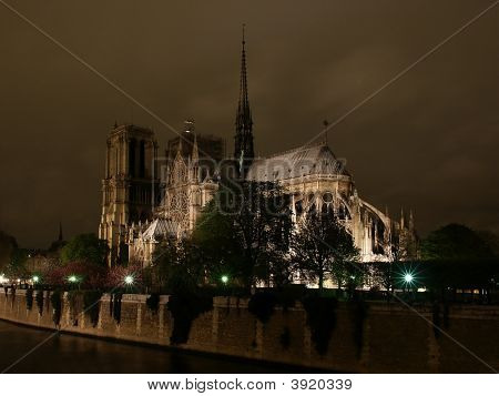 Notre Dame De Paris