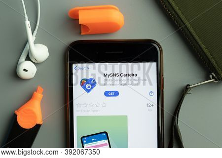 New York, Usa - 26 October 2020: Mysns Carteira Mobile App Icon Logo On Phone Screen Close-up, Illus
