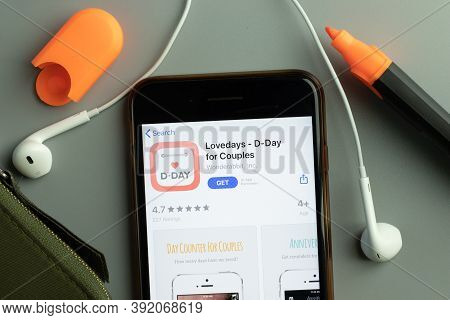 New York, Usa - 26 October 2020: Lovedays D-day For Couples Mobile App Icon Logo On Phone Screen Clo
