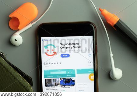 New York, Usa - 26 October 2020: Segundamano Compra Y Vende Mobile App Icon Logo On Phone Screen Clo