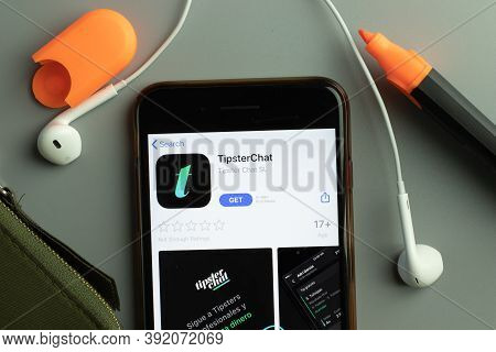 New York, Usa - 26 October 2020: Tipsterchat Mobile App Icon Logo On Phone Screen Close-up, Illustra