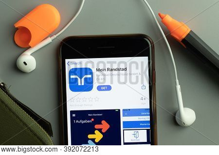 New York, Usa - 26 October 2020: Mein Randstad Mobile App Icon Logo On Phone Screen Close-up, Illust