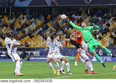 Kyiv, Ukraine - October 27, 2020: Goalkeeper Samir Handanovic Of Inter In Action During The Uefa Cha