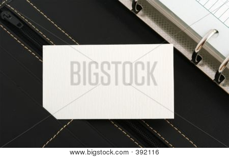 노트북에 빈 이름 카드