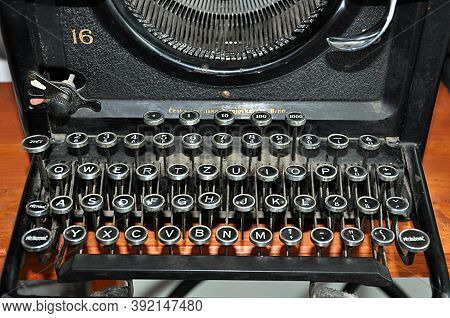 Detail View , Old Handle  Typewriter In Office