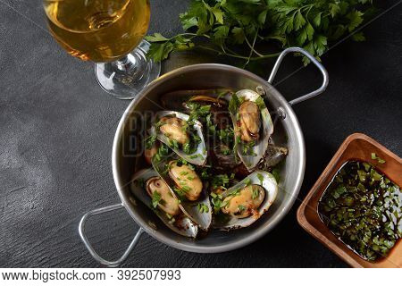 Classic French Meal Moules Marinière  Marinara Mussels With Garlic, Sauce, Lemon And Parsley.