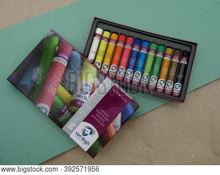 Saint Petersburg, Russia-november 01, 2020: Photo Of A Set Of Artistic Oil Multi-colored Pastels Of 