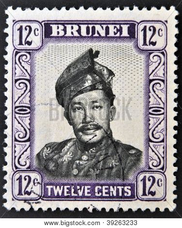 BRUNEI - CIRCA 1958: Et frimærke, trykt i Brunei viser Sultan Omar Ali Saifuddin circa 1958