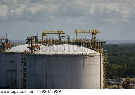 Lng Tanks - Natural Gas Transshipment And Storage Terminal