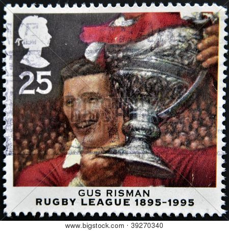 Reino Unido - alrededor de 1995: Un sello impreso en los espectáculos de Gran Bretaña Gus Risman Centenary de Rugb